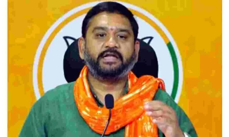 Telangana BJP MLA Palvai Harish Babu alleges denial of accommodation at Telangana Bhavan in Delhi, citing negligence.
