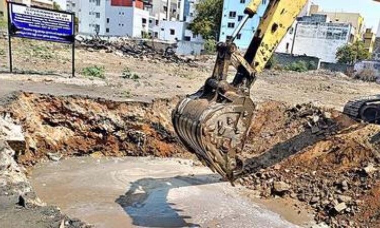 HYDRAA’s Excavation Uncovers Water at Bathukamma Kunta in Amberpet