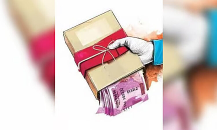 Hyderabad ACB arrests BC Welfare Office employee Srinivas for accepting a ₹1 lakh bribe, prompting a wider corruption investigation.