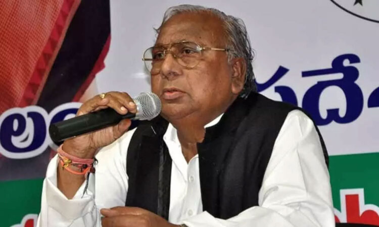 Senior Congress leader V. Hanumantha Rao criticizes BJP for selective legal actions and urges completion of Sanjeevaiah memorial.