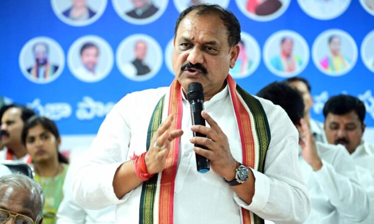 Congress protests against Union Budget’s stance on Telangana.