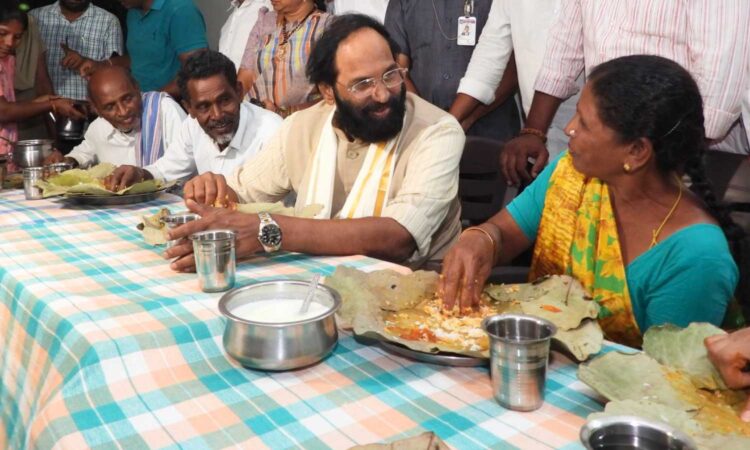Telangana News Today: Beneficiaries queue at Telangana ration shops for fine rice distribution