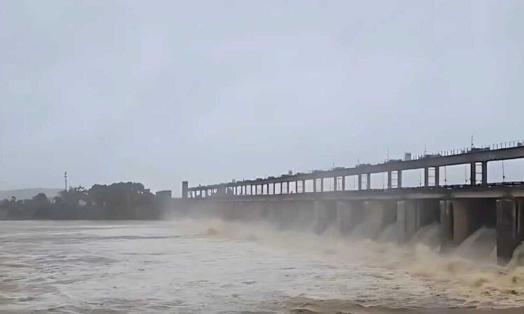 Taliperu floodgates