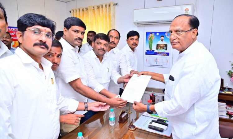 Teenmaar Mallanna files complaint