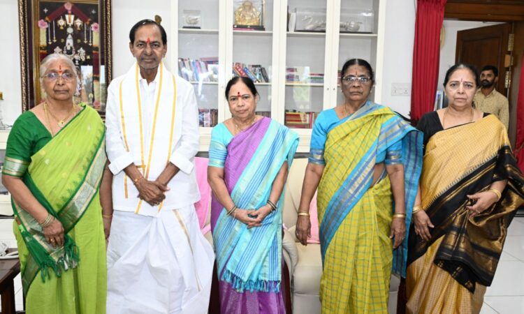 KCR celebrates Rakhi