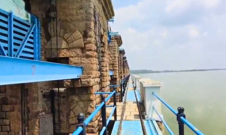 Himayath Sagar gate