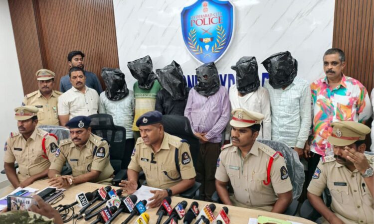 Sultan Bazar police bust interstate shutter-lifting gang