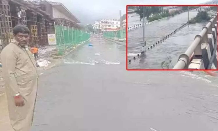 Heavy rain floods Hyderabad roads