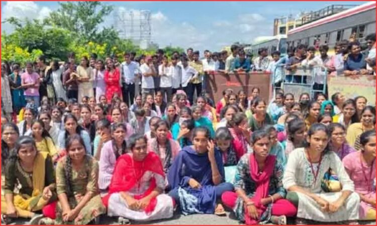JNTU Students Protest