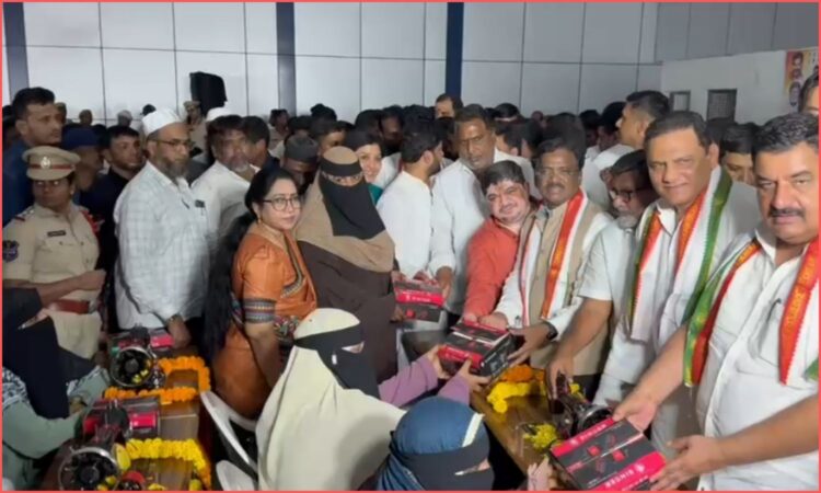 Ministers distribute sewing machines