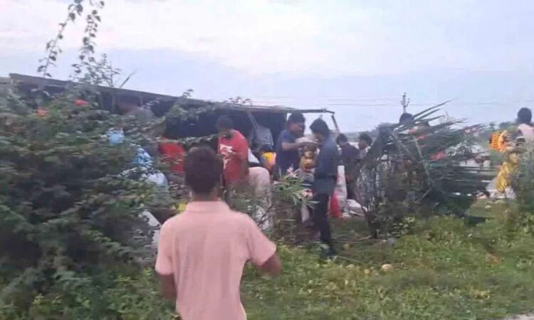 Suryapet coconut truck accident