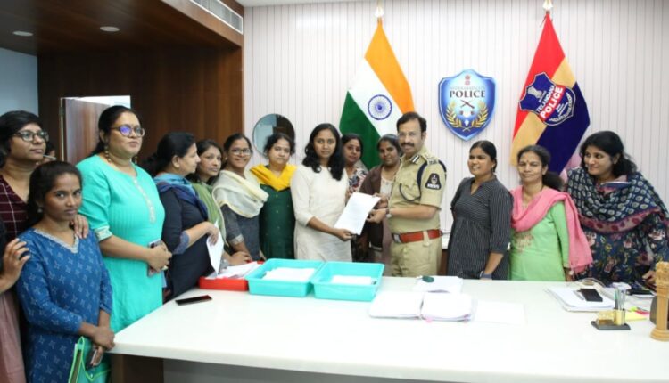 Women journalists online trolling